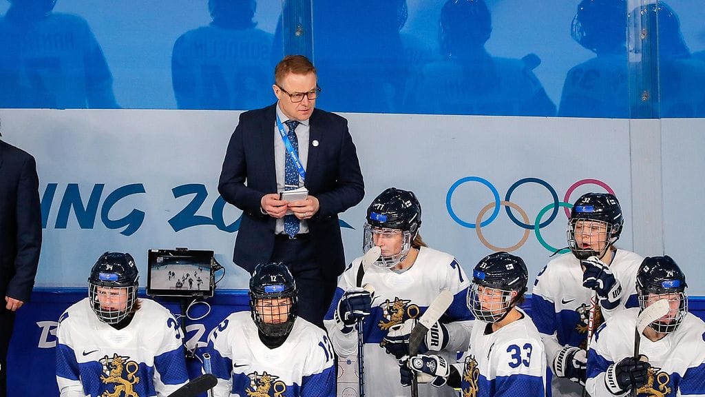 Juuso Toivola luotsasi Naisleijonia Pekingin olympialaisissa.