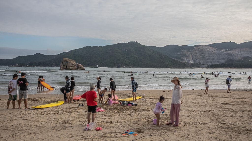Sanyan kaupunki on tunnettu hiekkarannoistaan. Lomaparatiisi on turistien suosiossa.