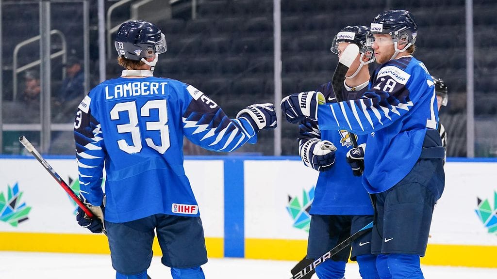 Brad Lambert (vas.) on pudotettu Nuorten Leijonien nelosketjuun.