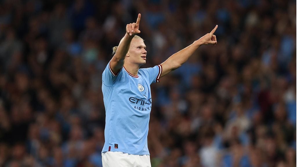 Erling Haaland takoi hattutempun Nottingham Forestin verkkoon.