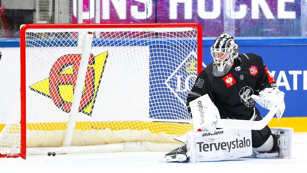 Zug ohitti TPS-maalivahti Lassi Lehtisen kolmesti ennen kuin hän luisteli vaihtoon.