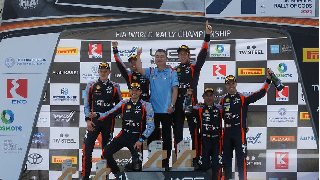 Hyundai juhli kolmoisvoittoa Kreikan MM-rallissa.