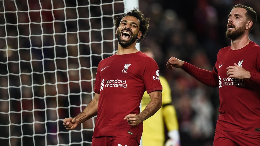 Mohamed Salah teki Liverpoolin toisen maalin Rangersia vastaan rangaistuspotkusta.