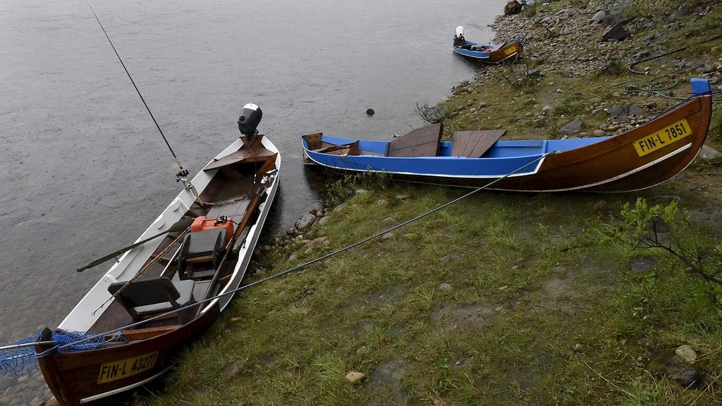 Oikeuskansleri on aiemmin moittinut maa- ja metsätalousministeriötä siitä, että saamelaisia ei kuultu riittävän ajoissa Tenojoen kalastussopimuksen neuvotteluissa ja valmisteluissa vuonna 2016.