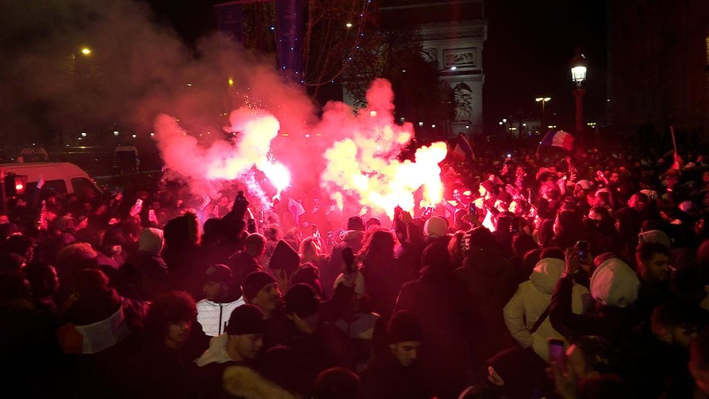 Myös Pariisissa puhkesi kaaos Ranskan ja Marokon ottelun päätyttyä.