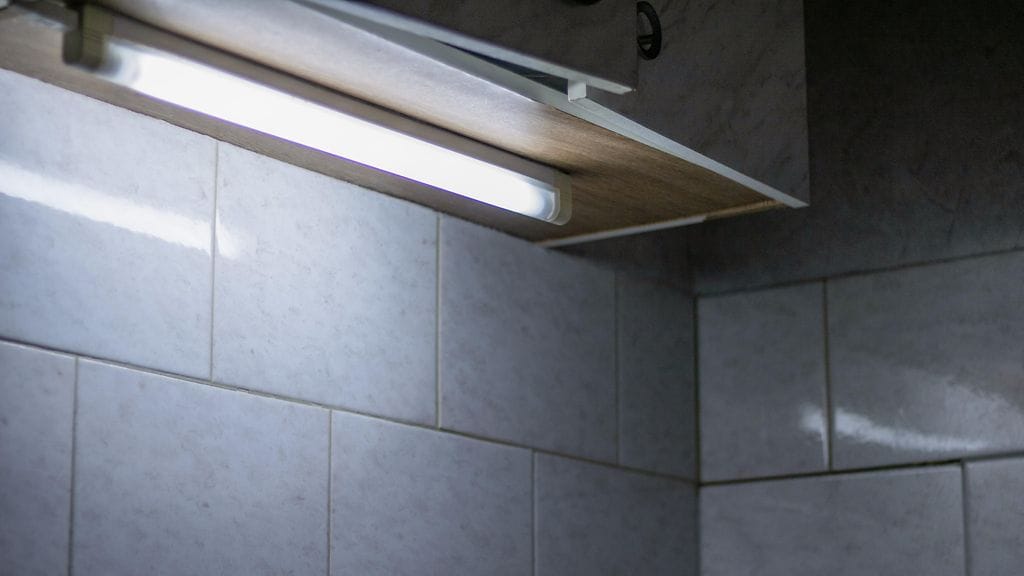 loisteputkivalaisin keittiö