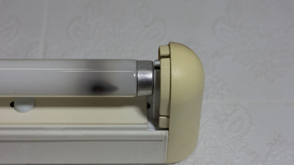 loisteputkivalaisin kylpyhuone