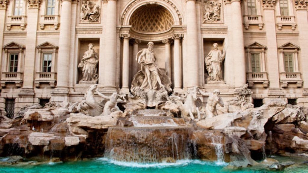 Rooman nähtävyydet vetävät matkailijoita puoleensa.