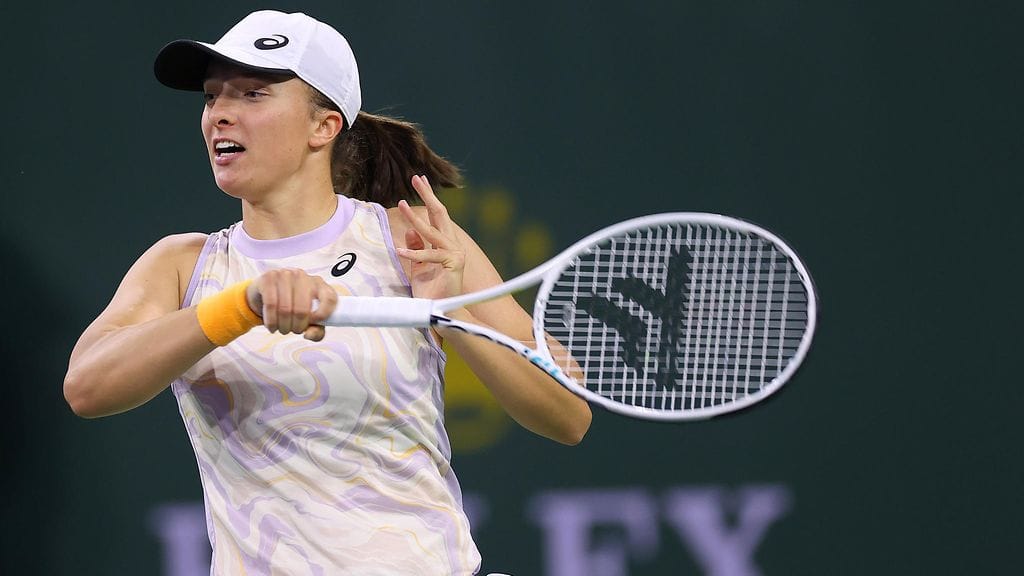 Iga Swiatek haluaisi tennisliitoilta kovempia Venäjän vastaisia toimia.