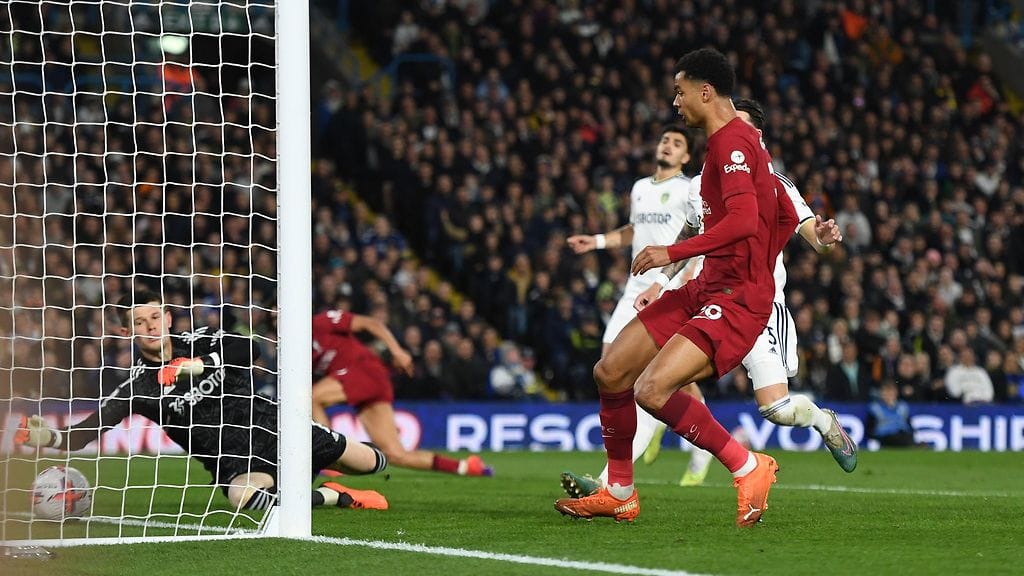 Cody Gakpo vei Liverpoolin johtoon Leedsiä vastaan tilanteesta, jota edelsi kiistanalainen episodi.