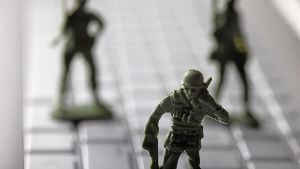 Vastauksen mukaan syytetty kertoi loppukesästä ja syksyllä 2018 esimiehelleen ja prikaatin komentajalle työkuormastaan ja viivästymisistä.