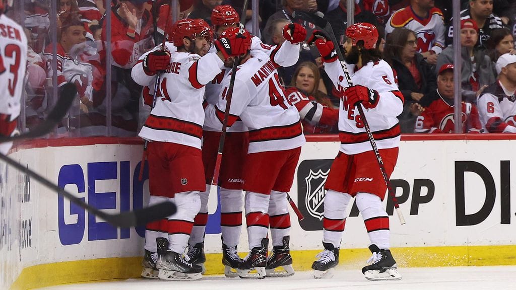 Carolina Hurricanes marssi voiton päähän jatkopaikasta.