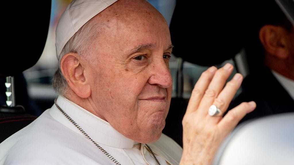 Paavi joutui Gemellin sairaalaan Roomassa 14. helmikuuta hengitysvaikeuksien takia.