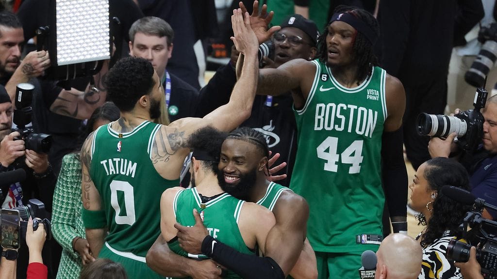 Boston nousi voittoon vain 0,1 sekuntia ennen loppua ja tasoitti sarjan 3-3:een.