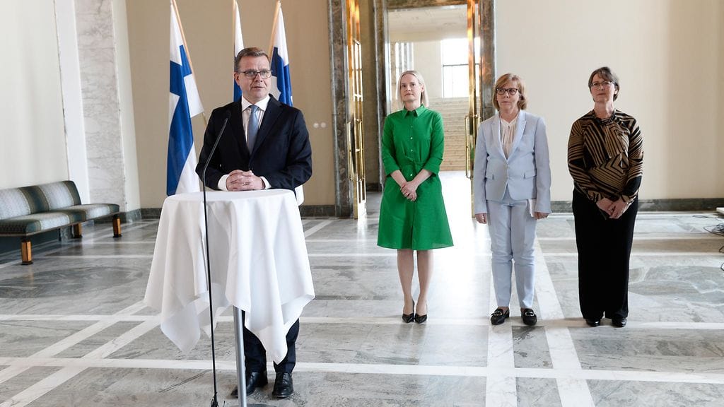 Hallituksen kolmen suurimman puolueen puheenjohtajat ovat valinneet valtiosihteerinsä. Kuvassa laitimmaisena oikealla oleva kristillisdemokraattien puheenjohtaja Sari Essayah valitsi aiemmin valtiosihteerikseen Päivi Nergin.