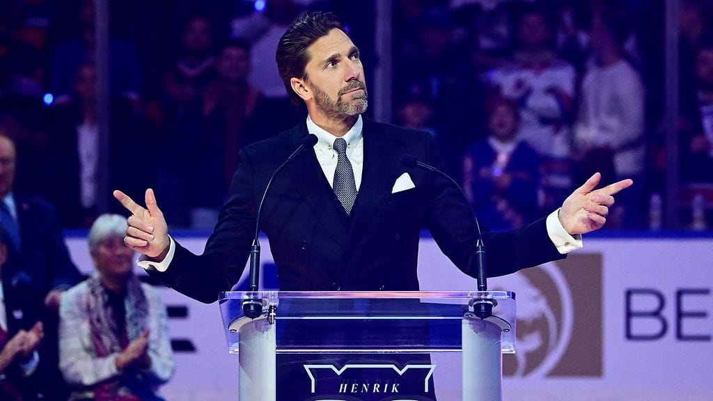 Henrik Lundqvistin pelinumero 30 jäädytettiin New York Rangersin kotiareenalla tammikuussa 2022.