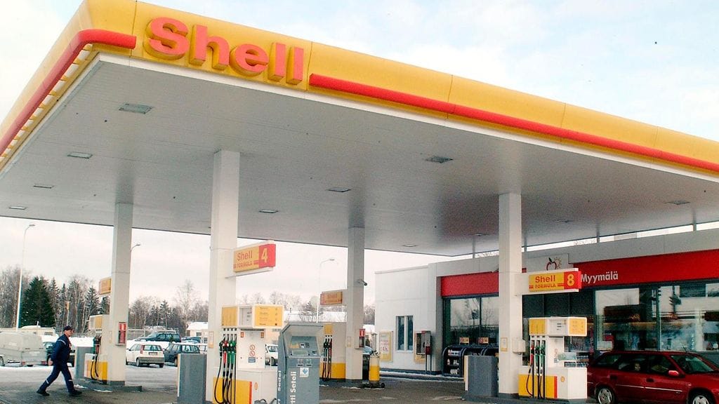 Kuvituskuvaa Ala-Tikkurilan Shelliltä, kuvan autot ja henkilöt eivät liity uutiseen.