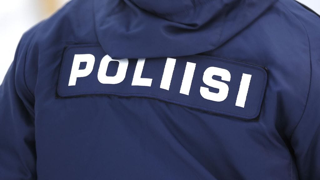 Mies hävisi jouksukisan ja joutui luovuttamaan kähveltämänsä älylukot takaisin.