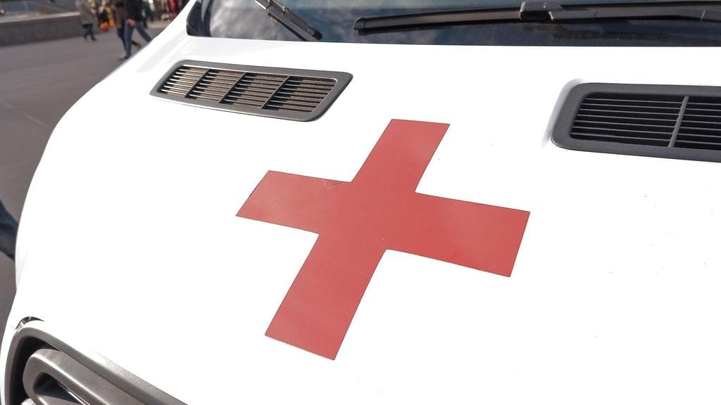 Tshekissä yksi sotilas on kuollut tänään maanantaina asevoimien koulutusalueella tapahtuneessa räjähdyksessä, kertoo asevoimat viestipalvelu X:ssä. Kuvituskuvan ambulanssi ei liity uutiseen.