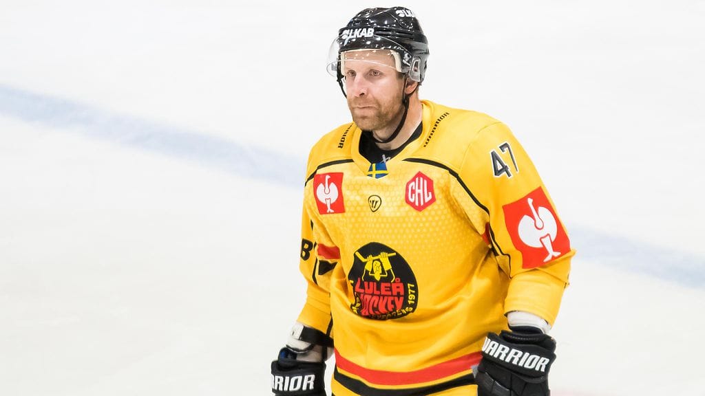 Leo Komarov palaa SM-liigaan 14 ulkomailla vietetyn kauden jälkeen.