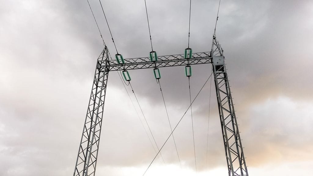 Suomen ydinvoimaloista Loviisan kakkosreaktori ja Olkiluodon kolmosreaktori ovat poissa sähköntuotannosta häiriöiden vuoksi.