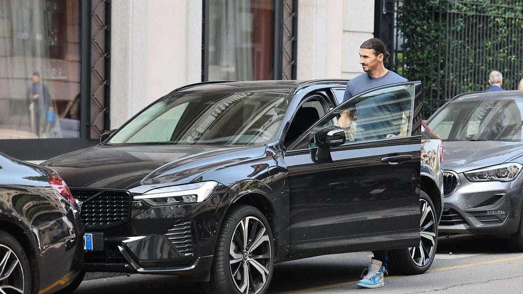 Zlatan Ibrahimovic asuu edelleen Milanossa.