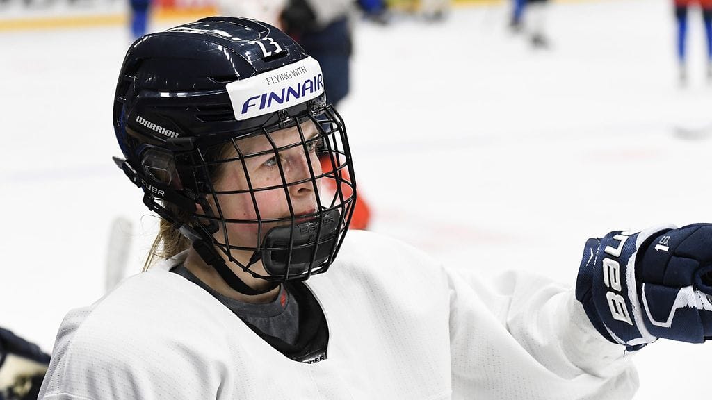 Sanni Hakala loukkaantui vakavasti Djurgårdenia vastaan pelatussa ottelussa, kun hän liukui ikävästi päin maalitolppaa. Tilanteen seurauksena Hakala halvaantui vyötäröstä alaspäin.