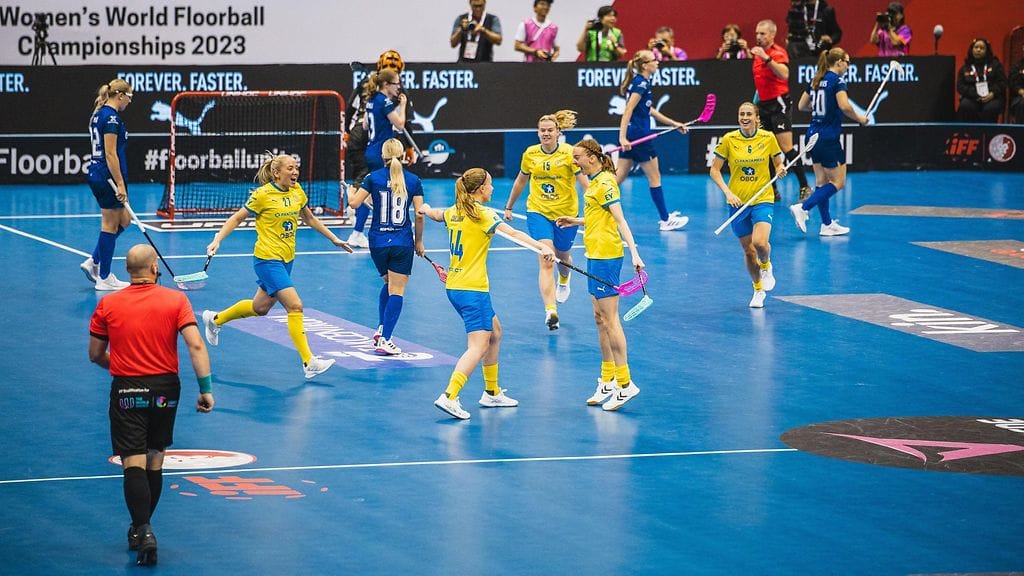 Ruotsi iski MM-finaalin avauserässä kuusi maalia.