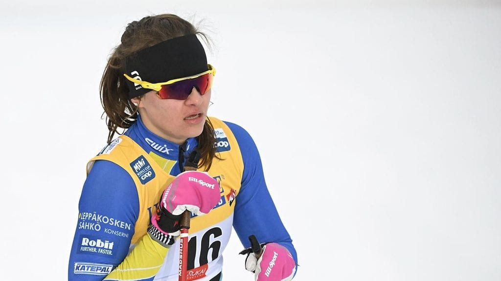 Hilla Niemelän valmistautumista uransa ensimmäiseen maailmancupin yhdistelmäkilpailuun voi kuvailla värikkääksi.