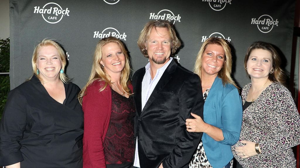 Sisarvaimot-sarjan henkilöt vasemmalta oikealle: Janelle, Christine, Kody, Meri ja Robyn Brown.