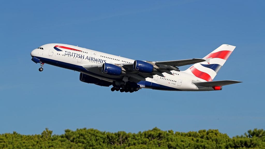 British Airways on ilmoittanut tukevansa työntekijäänsä ja auttavansa paikallisia viranomaisia tutkinnassa.