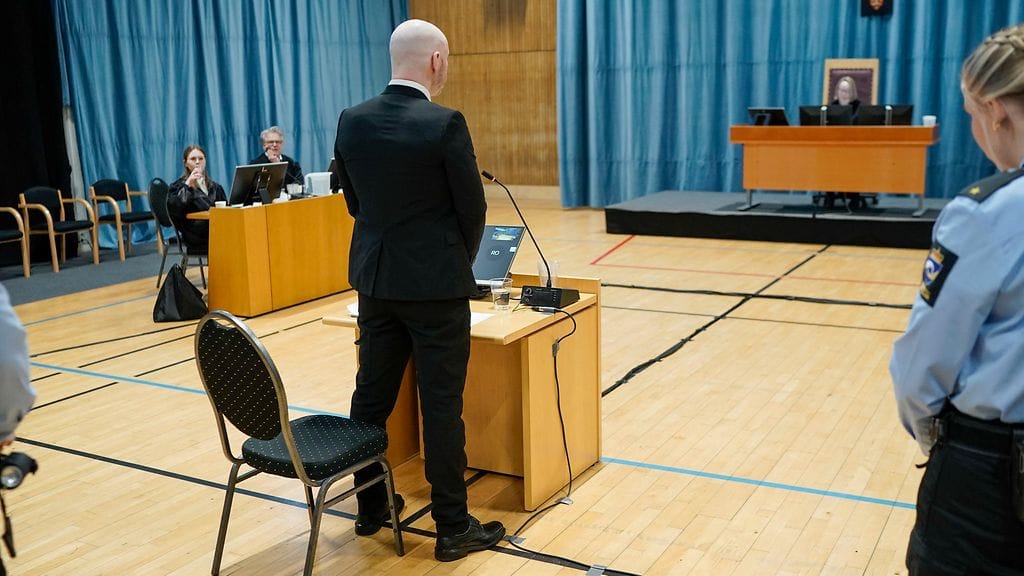 Joukkomurhaaja Ander Breivikin kuuleminen järjestettiin poikkeuksellisesti Ringeriken vankilan liikuntasalissa 9. tammikuuta 2024.