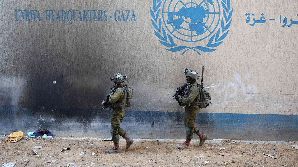 UNRWA on YK:n alainen humanitaarinen järjestö. Se tuottaa palestiinalaispakolaisille peruspalveluita, kuten koulutusta, terveydenhoitoa ja sosiaalipalveluja.