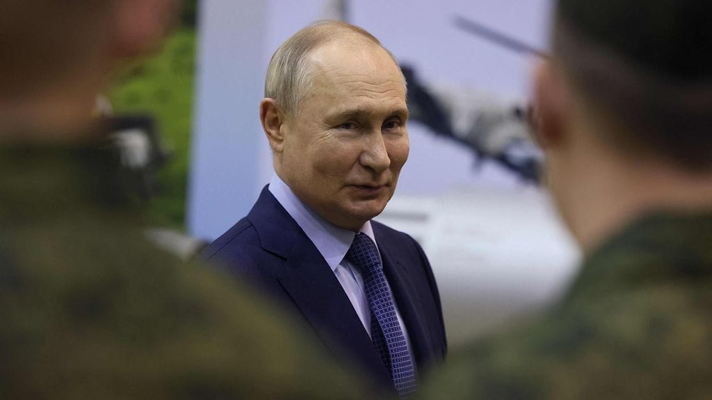 Presidentti Putin vieraili ilmavoimien sotilaiden tukikohdassa 27. maaliskuuta.