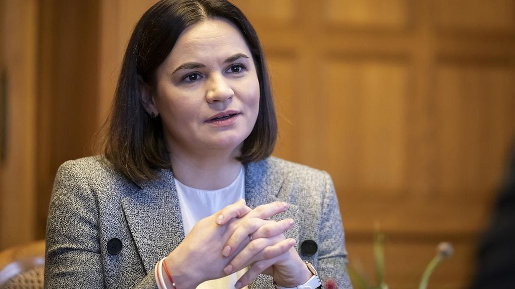 Oppositiojohtaja pilkkaa maan presidentin väitettä droonihyökkäyksestä ja muita torstaina esitettyjä väitteitä.