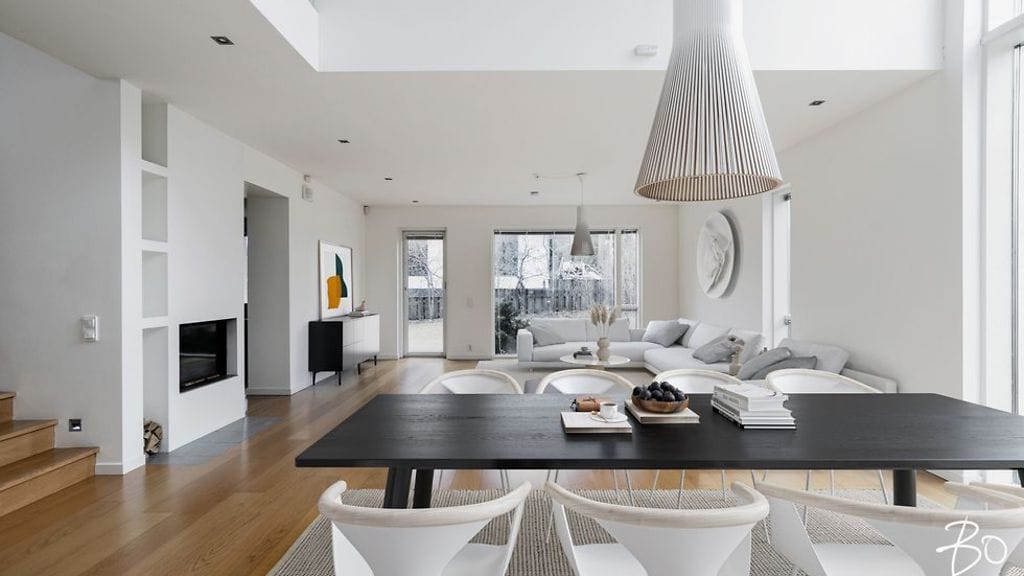 Perjantaina myyntiin tulleessa talossa on yli 200 neliötä ja sen hintapyyntö on 1 590 000 euroa.