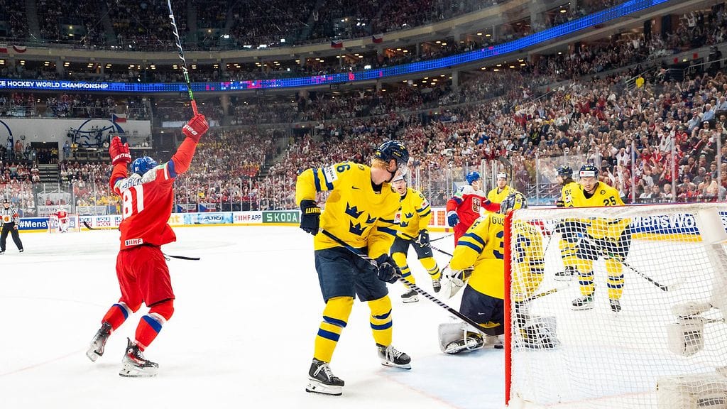 Tshekki nousi kahdesti tasoihin MM-välierän ensimmäisessä erässä.