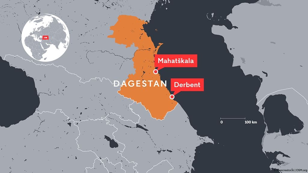 Mahatshkalan ja Derbentin kaupungit sijaitsevat molemmat Kaspianmeren rannalla.
