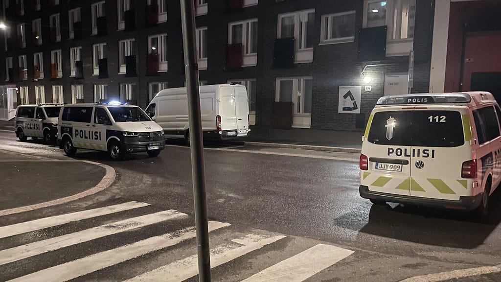 Tehtävälle osallistui useita poliisipartioita.