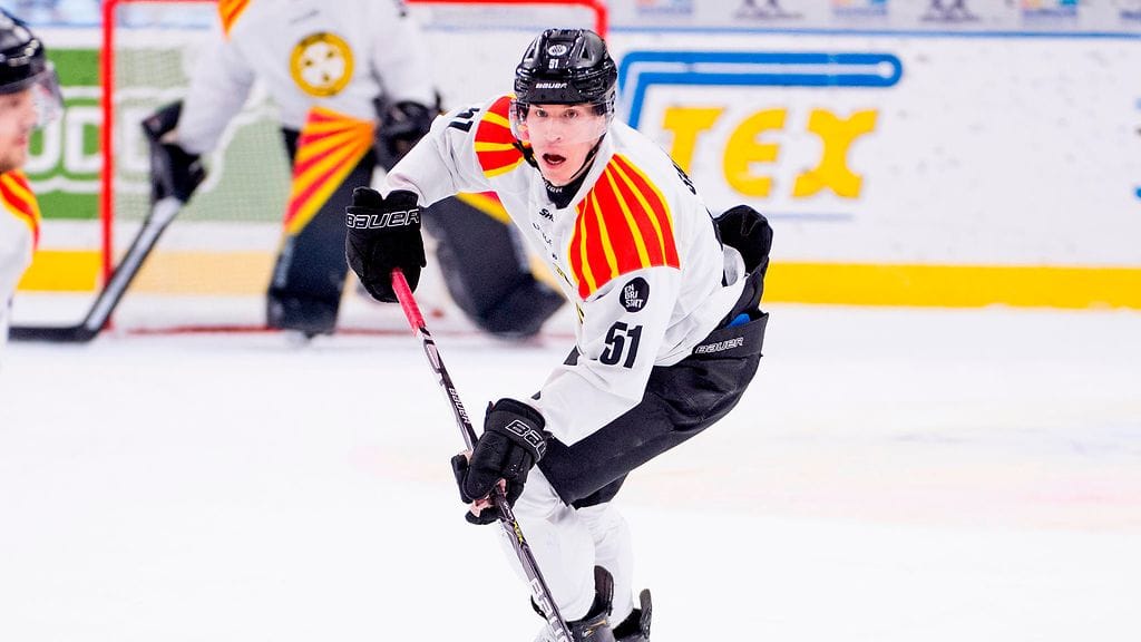 Tomi Sallinen kuuluu Kiekko-Espoon kokeneeseen kaartiin.