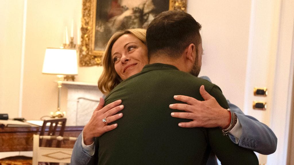 Zelenskyi tapasi Melonin Cernobbiossa Pohjois-Italiassa järjestettävän turvallisuusfoorumin yhteydessä.