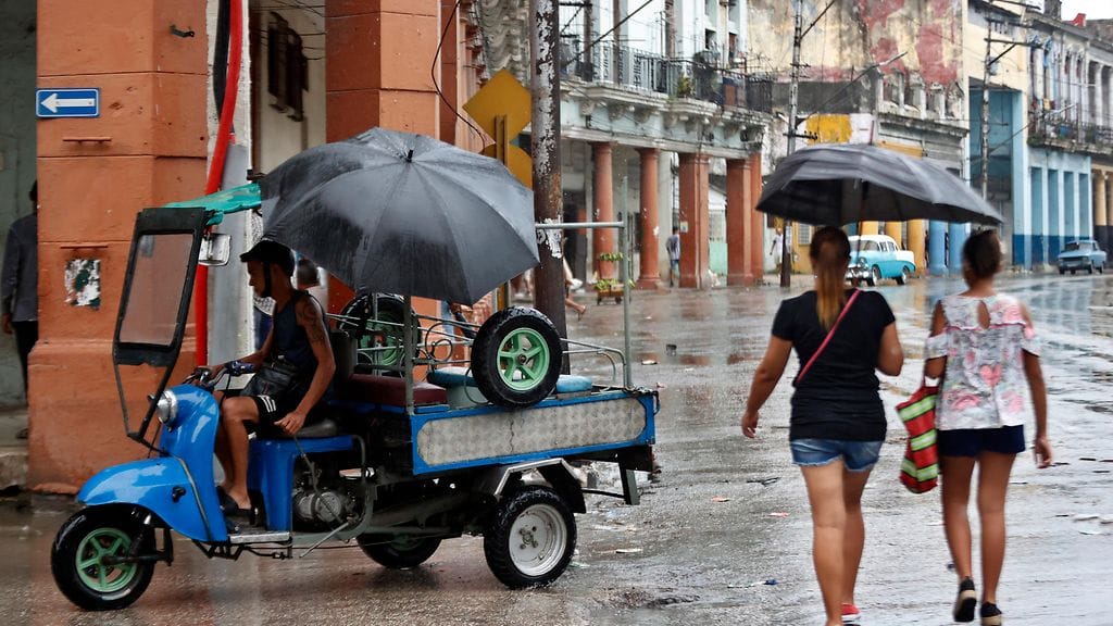 Viranomaiset ovat perustelleet kehnoa sähkötilannetta Yhdysvaltojen asettamien pakotteiden ja viimeaikaisten hurrikaanien aiheuttamilla tuhoilla.