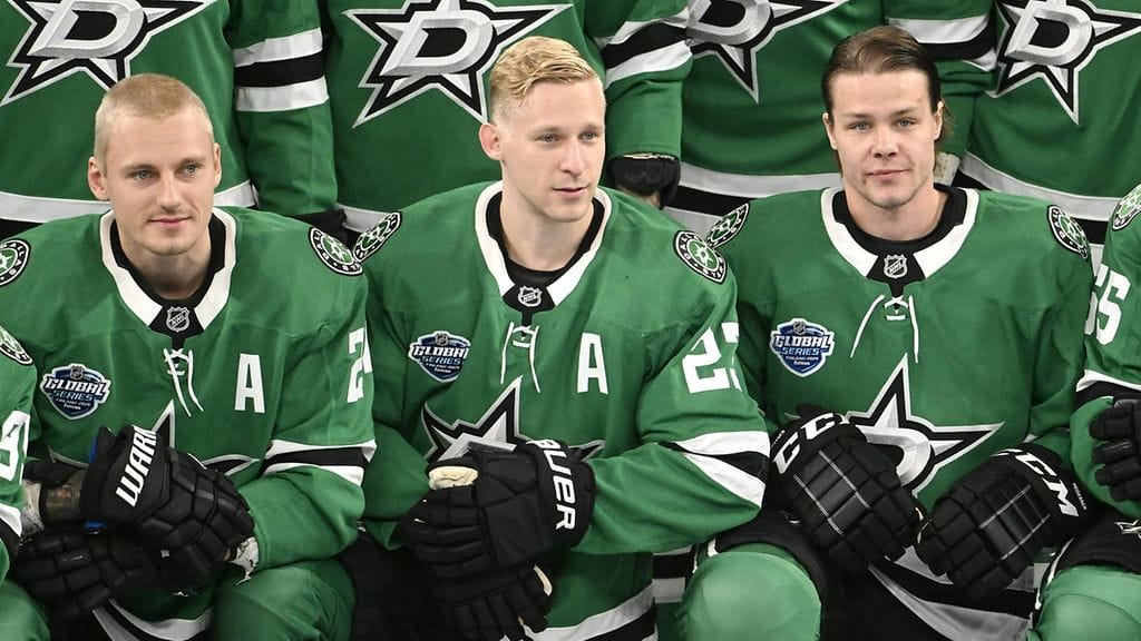 Roope Hintz, Esa Lindell ja Miro Heiskanen ovat valmiita perjantai-illan otteluun.