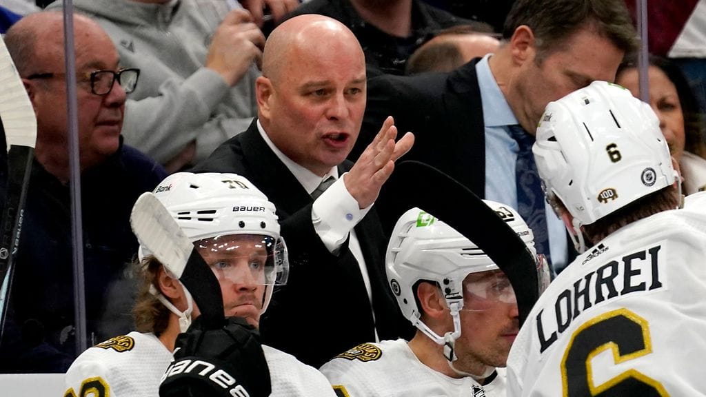 Jim Montgomery valittiin NHL:ssä kauden 2022-23 parhaaksi valmentajaksi.