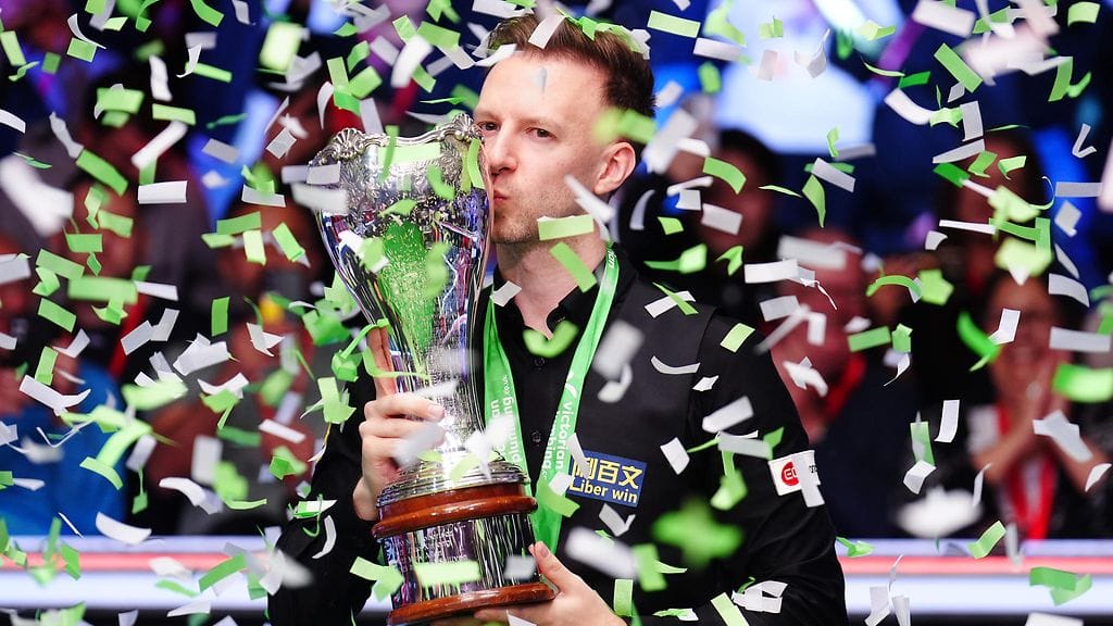 Judd Trump juhli UK Championshipin voittoa 13 vuoden tauon jälkeen sunnuntaina Englannin Yorkissa.