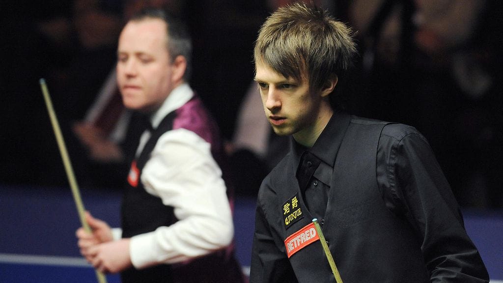 Judd Trump eteni MM-finaaliin keväällä 2011, mutta hävisi John Higginsille (takana). Tuo oli Higginsille tähän mennessä viimeinen suurvoitto, Trump otti puolestaan ensimmäisensä puoli vuotta myöhemmin UK Championshipissä.