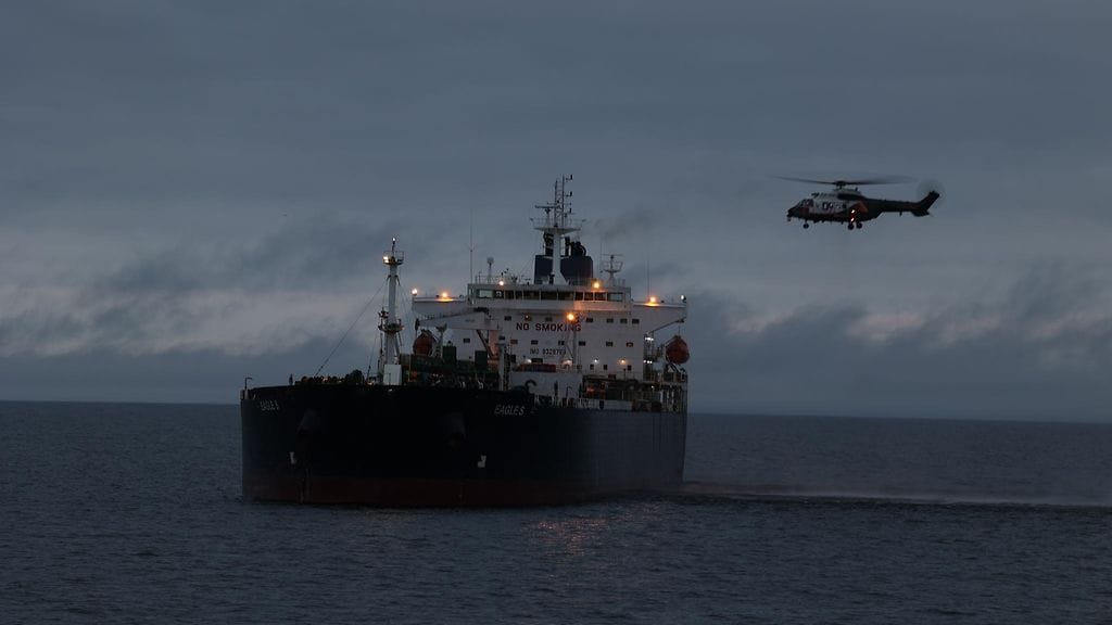 Kolme Eagle S -säiliöaluksen rikoksesta epäiltyä miehistön jäsentä on toistaiseksi yhä matkustuskiellossa Suomessa.