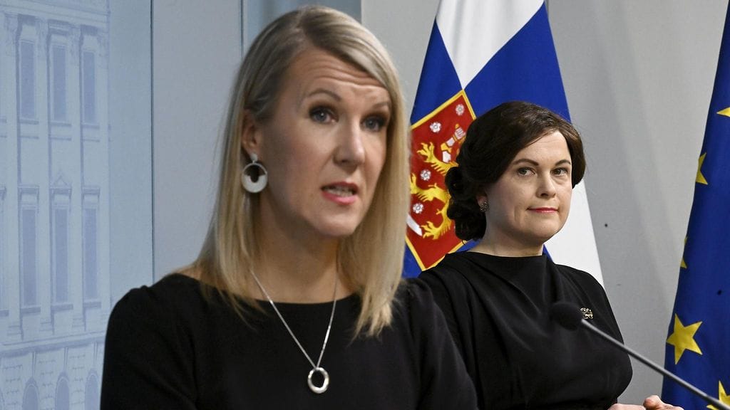 Uusi ympäristö- ja ilmastoministeri Sari Multala piti uuden tiede- ja kulttuuriministeri Mari-Leena Talvitien kanssa tiedotustilaisuuden Helsingissä perjantaina.