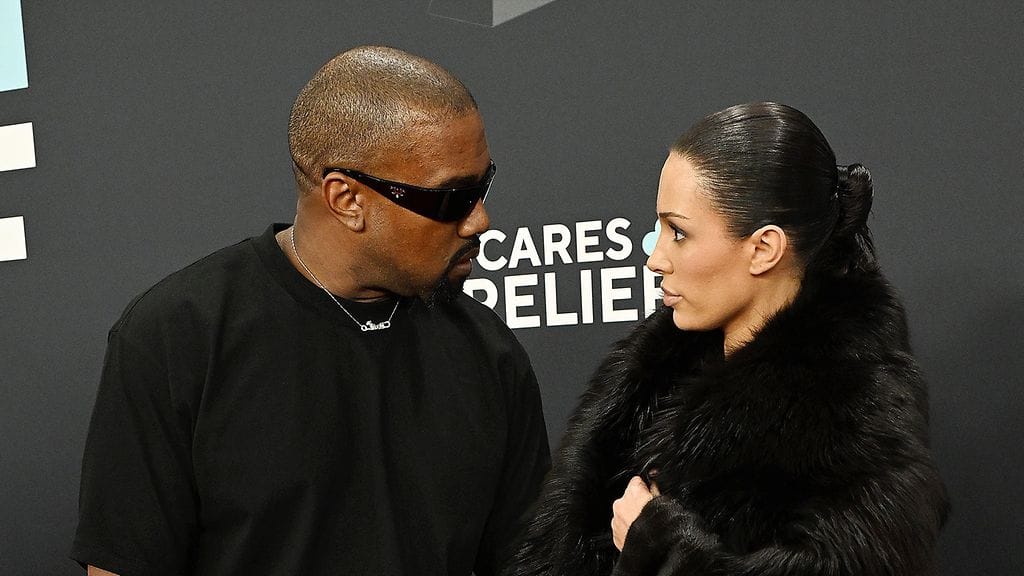 Ye ei enää saa matkustaa Australiaan, mistä hänen vaimonsa Bianca Censori on kotoisin. Kuvassa aviopari Grammy-gaalassa helmikuussa 2025.