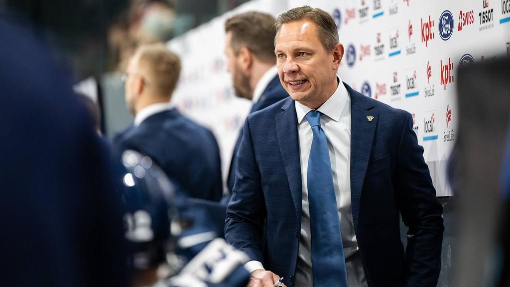 Jussi Tapola (kuvassa kasvot kameraan päin).